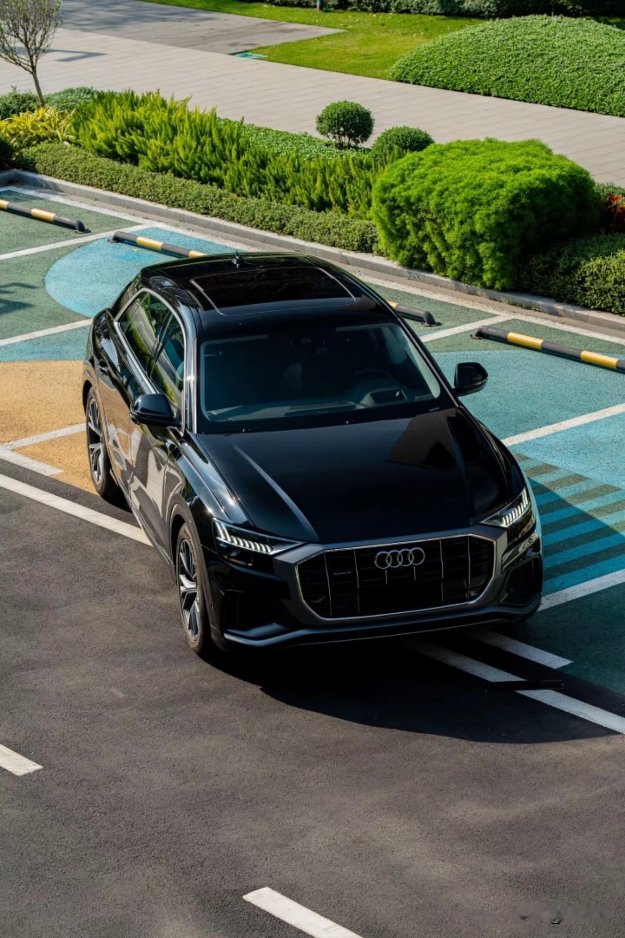 V6发动机配合quattro全时四驱系统，提供了充沛的动力储备和稳健的公路行驶表