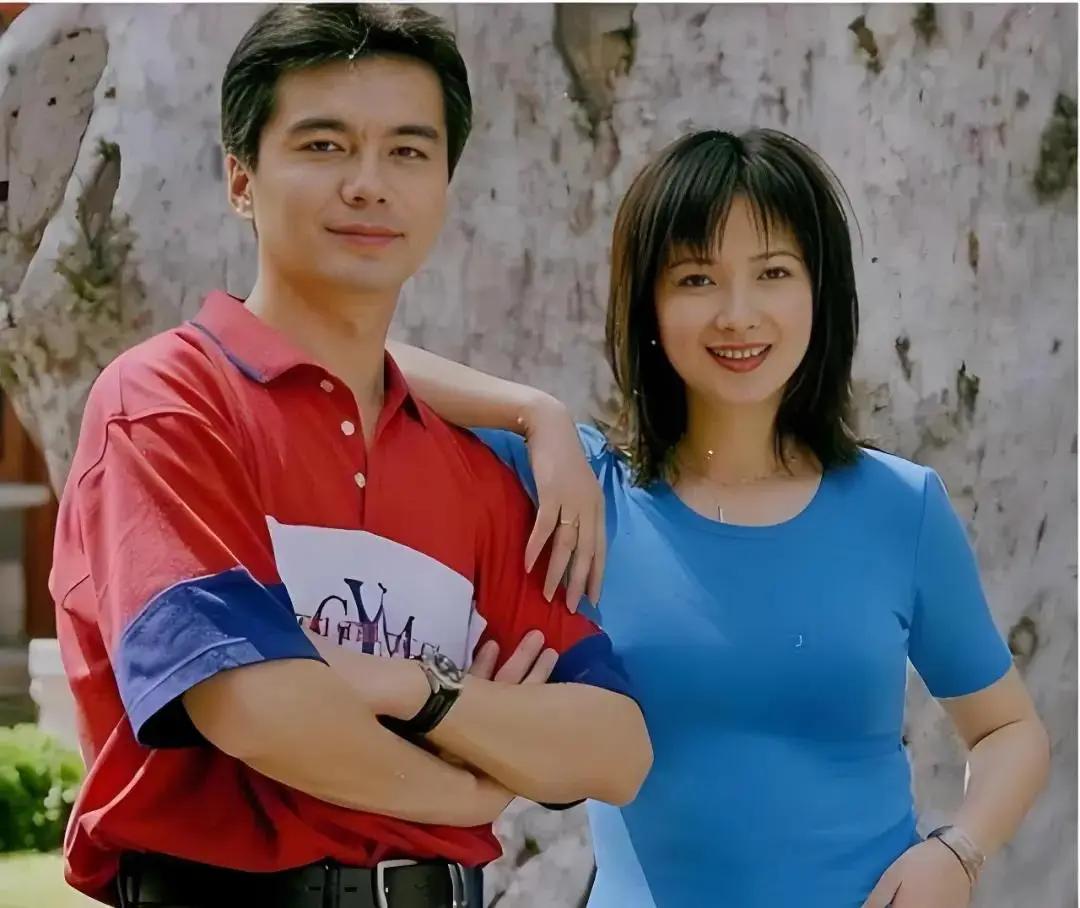 61岁何晴病逝！临终前最后画面曝光，与许亚军同框照让人泪崩：离婚22年，他们到底