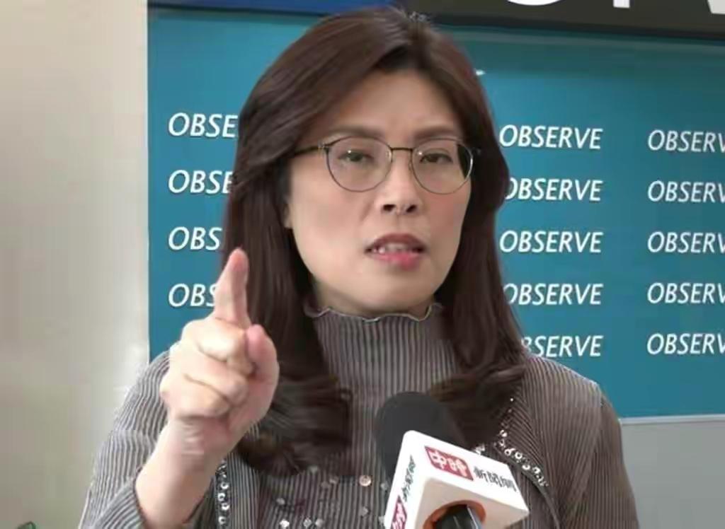 别被“最高顾问”这种虚名骗了，这就是国民党在给自己的“休克”心脏打强心针。郑丽文