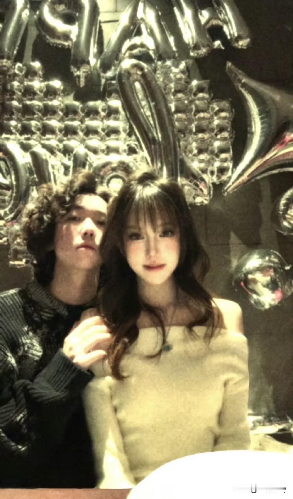 这世道真的变了，前有曹格儿子Joe晒恋情，后有高露女儿秀恩爱，星二代爱的太高调张