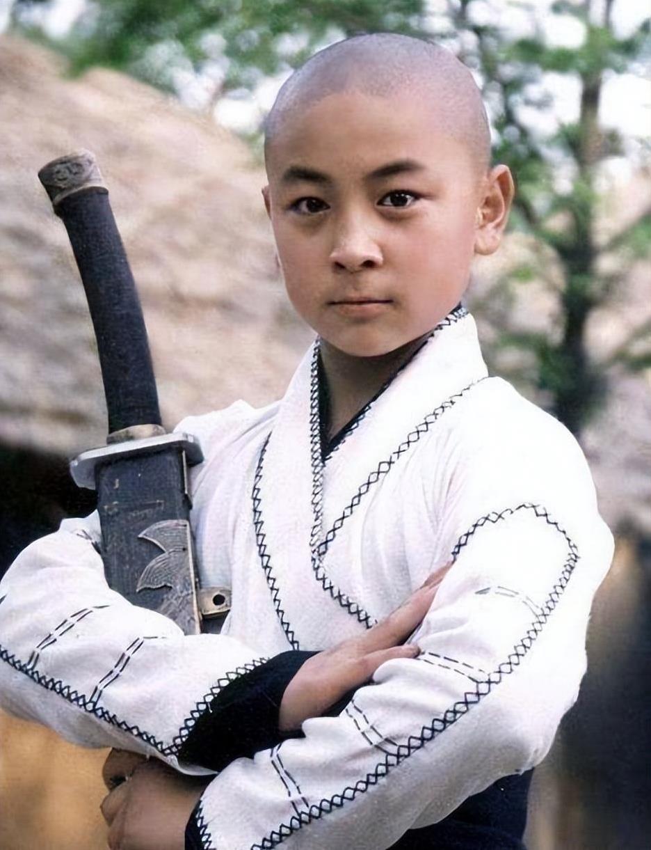 身家亿万亲爹吸血多年，现37岁无人问津的释小龙，到底做错了啥？主要信源：（映象