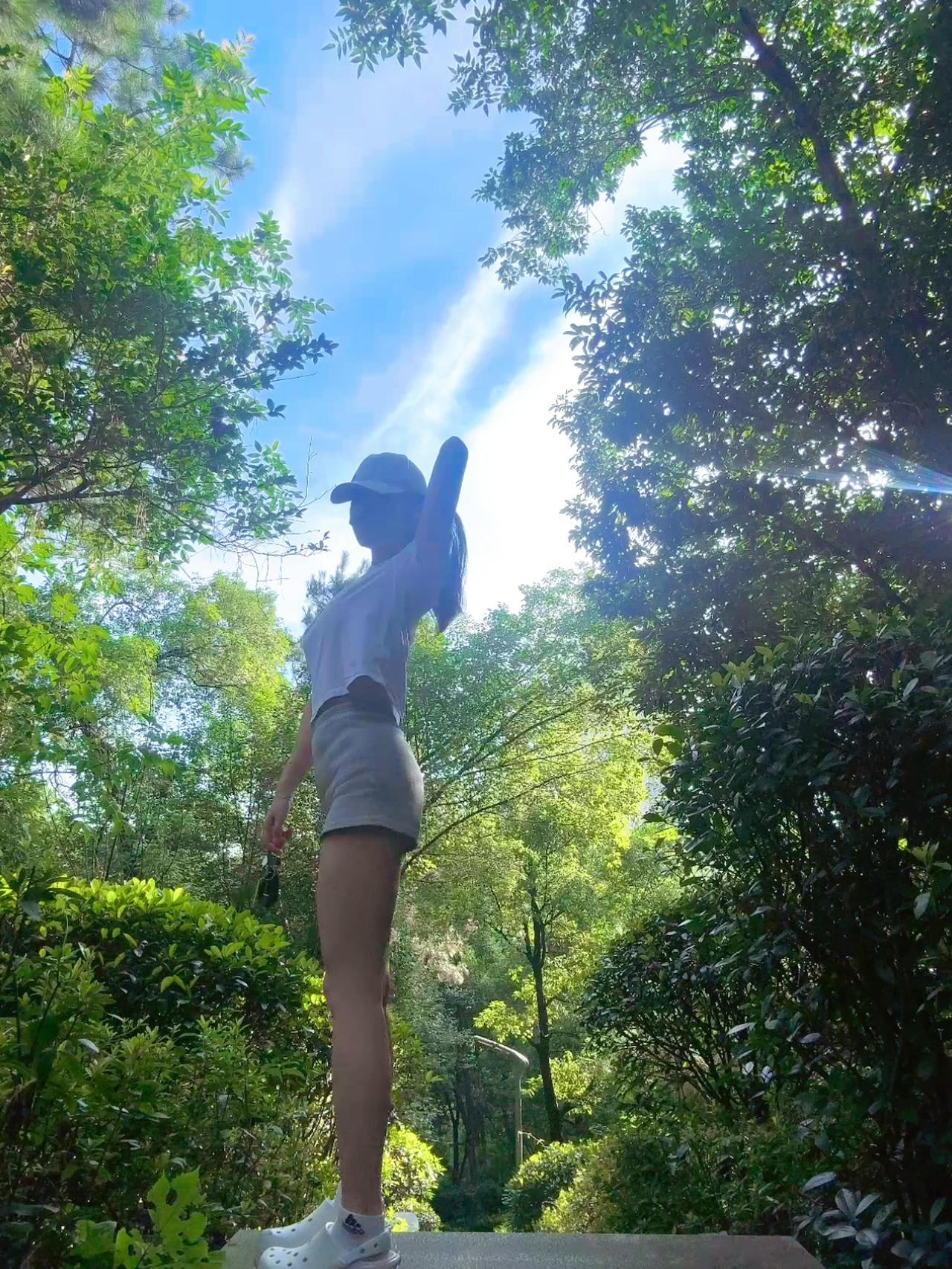 男人如果过了三十五岁还没有结婚二十多岁的姑娘多半不会真心嫁你。不是她
