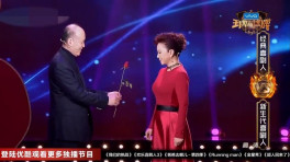 门》搞笑来袭 潘长江跪地为女神求情 裴光明恢