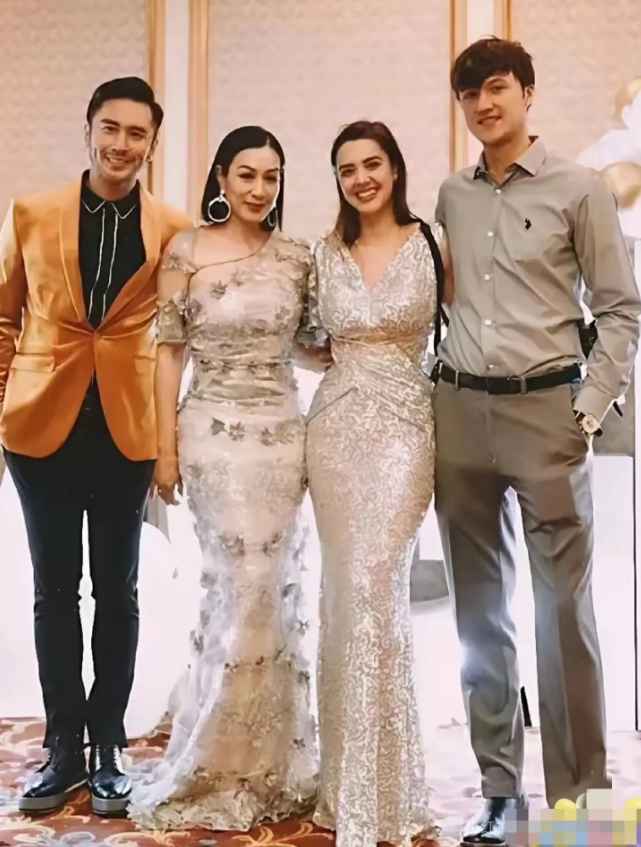 钟丽缇竟然都当上丈母娘啦！只见其女婿身姿挺拔，个子颇高。这一消息令人颇为惊讶，也