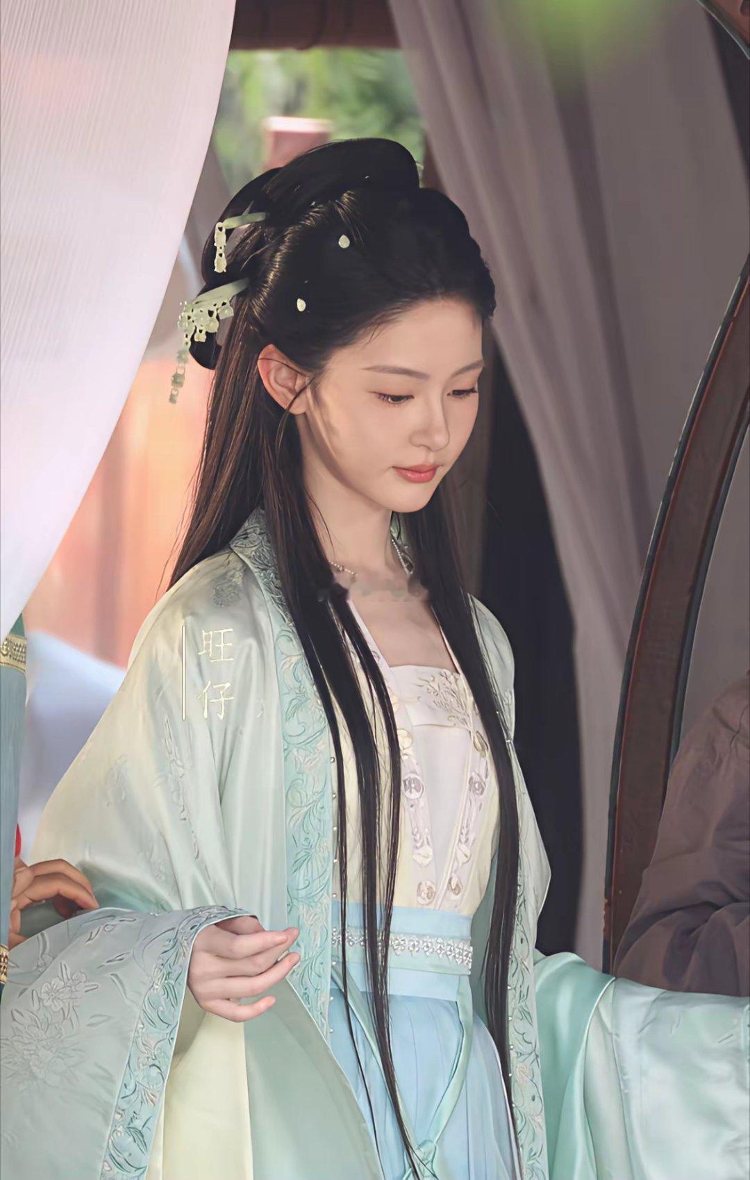 ？这居然是赵晴，漂亮了好多…