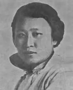 1941年，头号女汉奸陈璧君在饭店用餐，突然想要小解。她也不去厕所，直接命女宾把