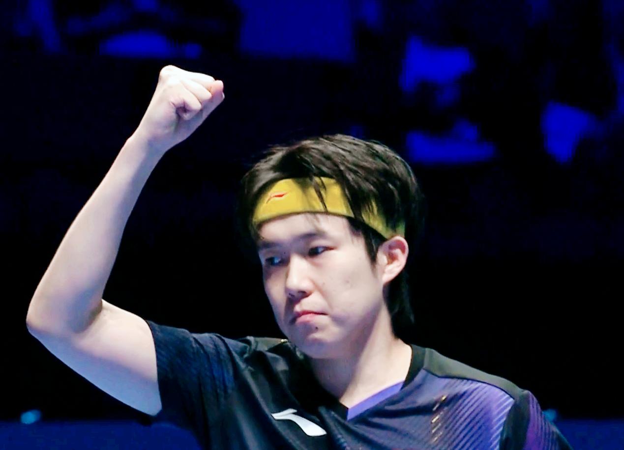 笑死我了！王楚钦对手不是来打球的！他是追星的。前两局王楚钦都是大比分领先