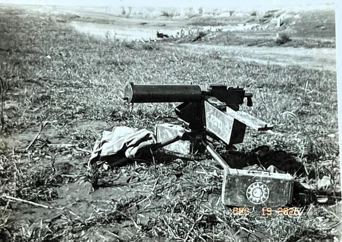 致敬抗战英烈！照片拍摄于淞沪抗战期间的日军相册，这挺老水牛重机枪的主人可能已经牺