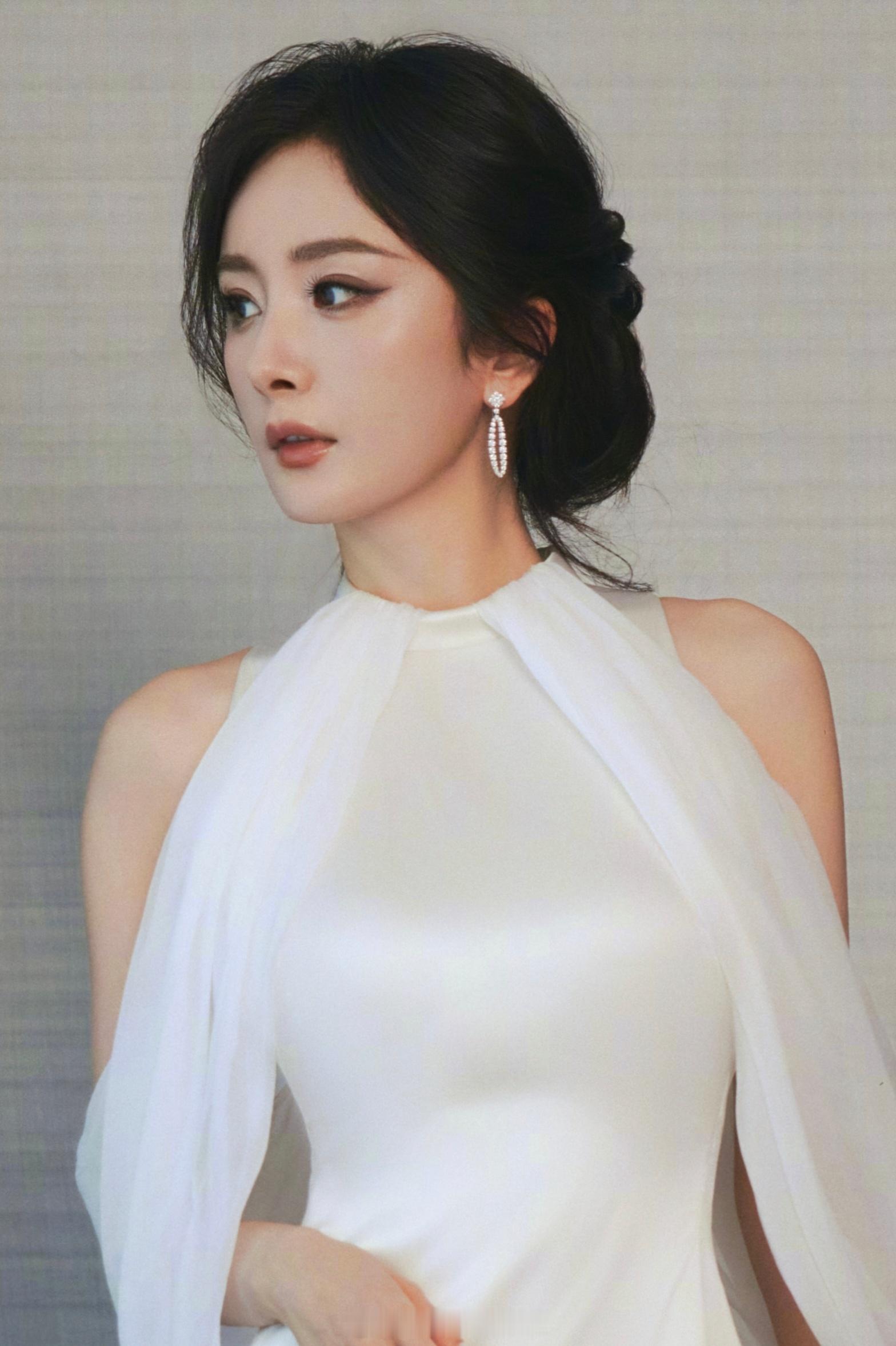 杨幂中国视协双新工作委员会副会长恭喜杨幂当选副会长，总台视后值得