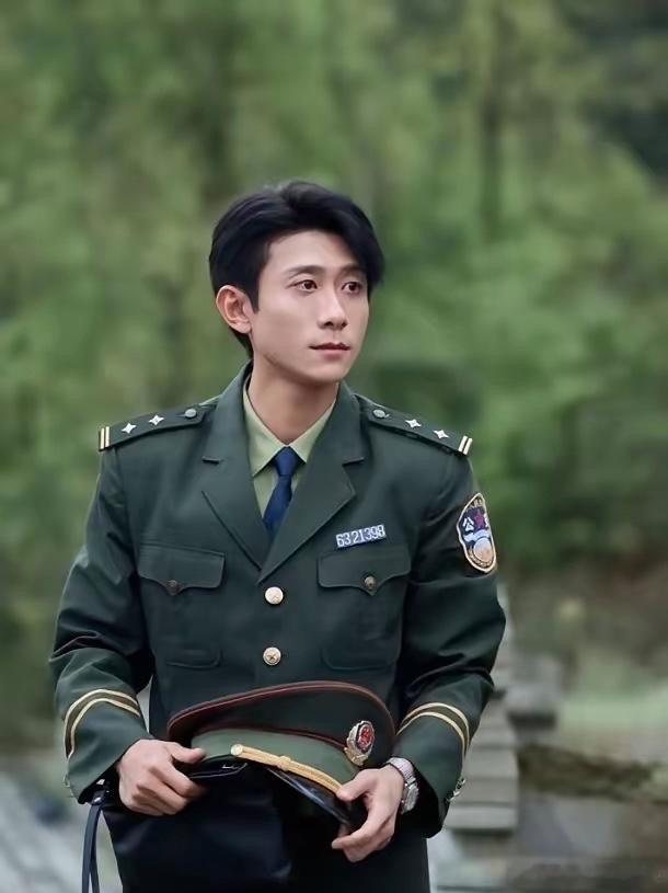 看了新版《重案六组》，发现一件很有趣的事。就是张一山不管演什么角色，似乎都有一个