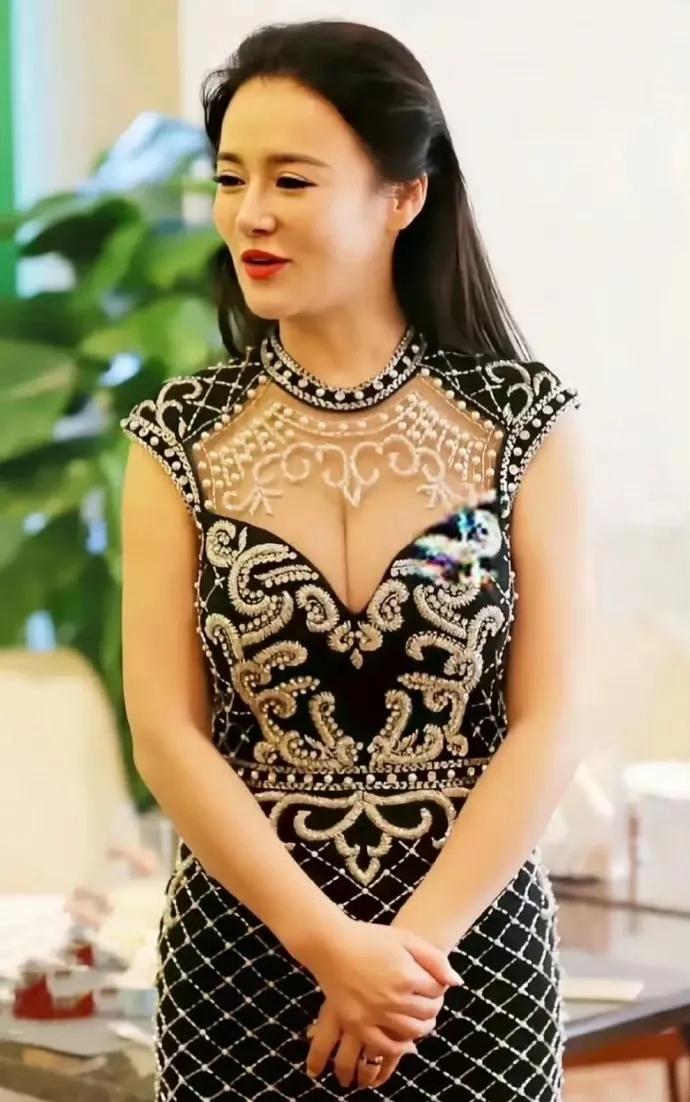 听到一个人对冉莹颖的评价很准确：她不是坏，她是菜。冉莹颖绝对不是故意要把丈夫的血