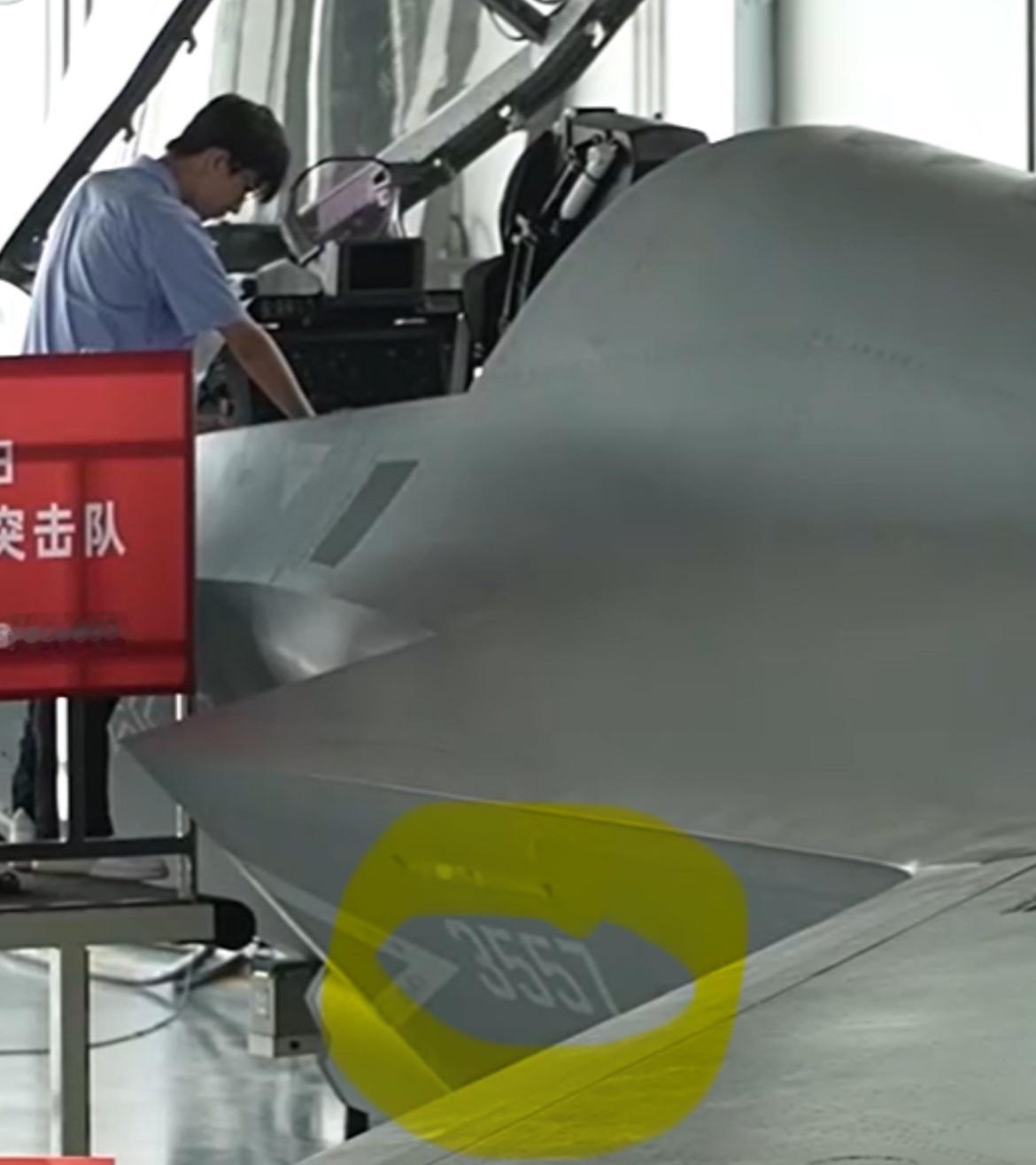 J35A的3557号原型机高清图[并不简单]从目前的编号来看J35有5架飞行原