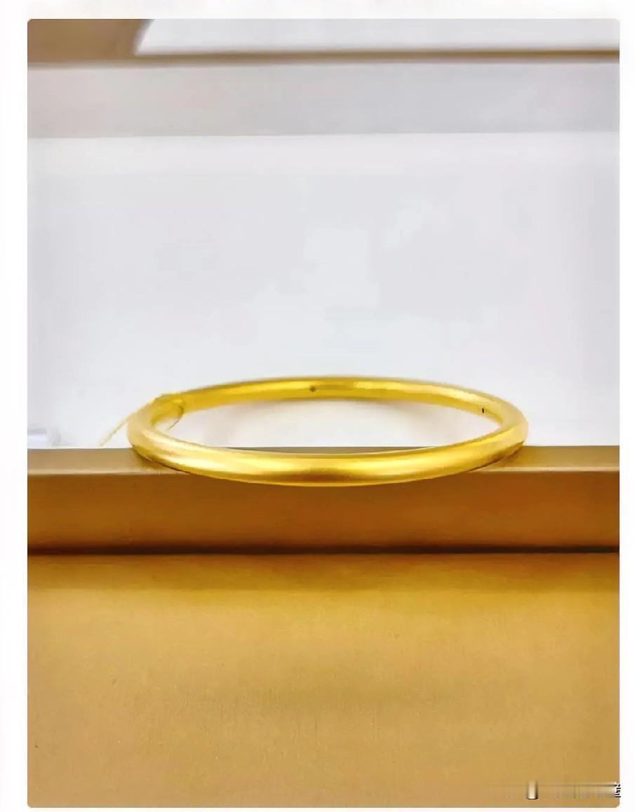 现在才知道金镯子已经买不起了！1月13日，一支40克的金镯子，40克金镯