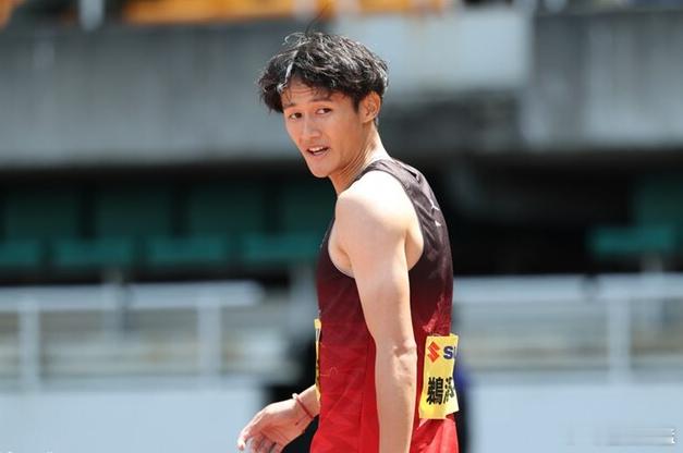 静冈国际赛男子200米，鹈泽飞羽20秒05冠军，风速略超每秒2.1米。鹈泽飞羽预