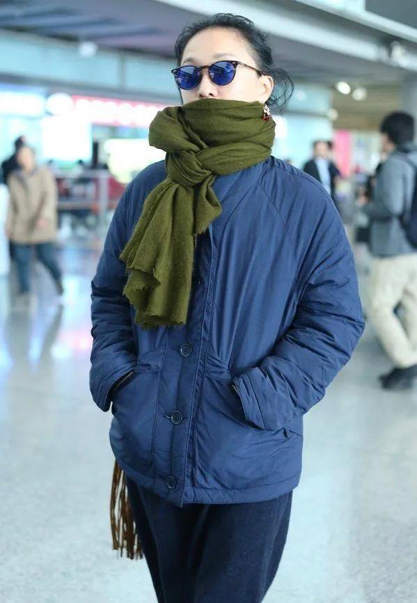  被50岁周迅的中年穿搭圈粉，这气质没谁了！