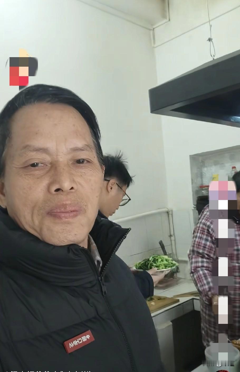 这个元旦最高兴最开心的要数梁志辉的爸爸妈妈了，因为他们找了三十年的儿子梁志辉回家