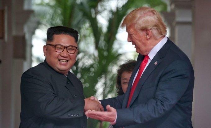 金正恩说：别老盯着我手里的核弹，咱能谈。美国回：你先扔了，再说别的。朝鲜导弹