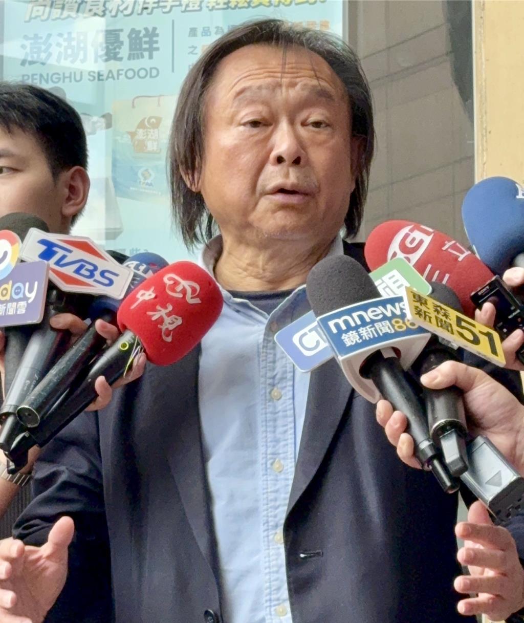 绿委王世坚今(5月20日)出席民进党中常会前受访指出，赖清德执政承续蔡英文路线，