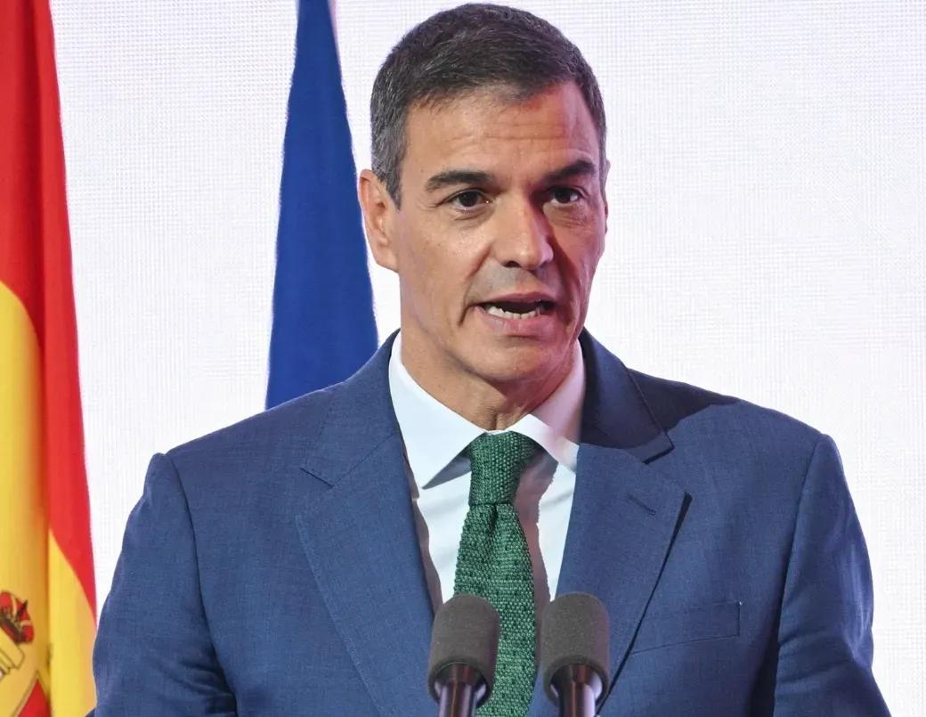 反了，全反了！中国的预测成真，特朗普再咆哮也没用了！过去很长一段时间里，西