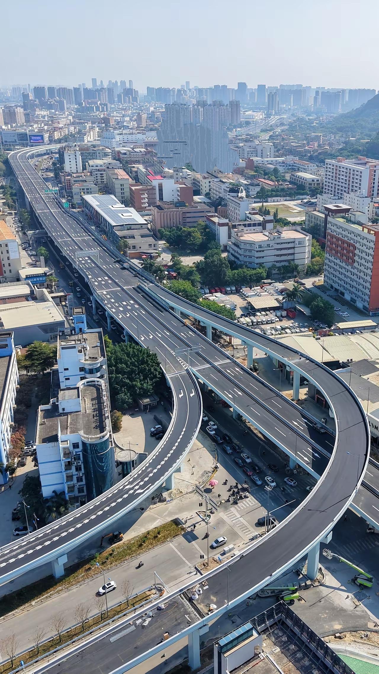 ‌泉州南环路高架桥主线工程预计2026年春节前完工通车‌全线采用预制装配式施工