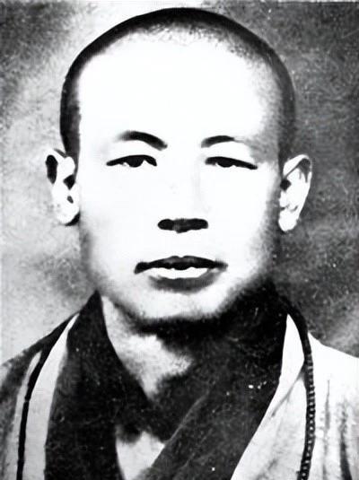 1938年，日军在南京城内肆虐，无数百姓流离失所，有数千人被迫求助栖霞寺，虽然明