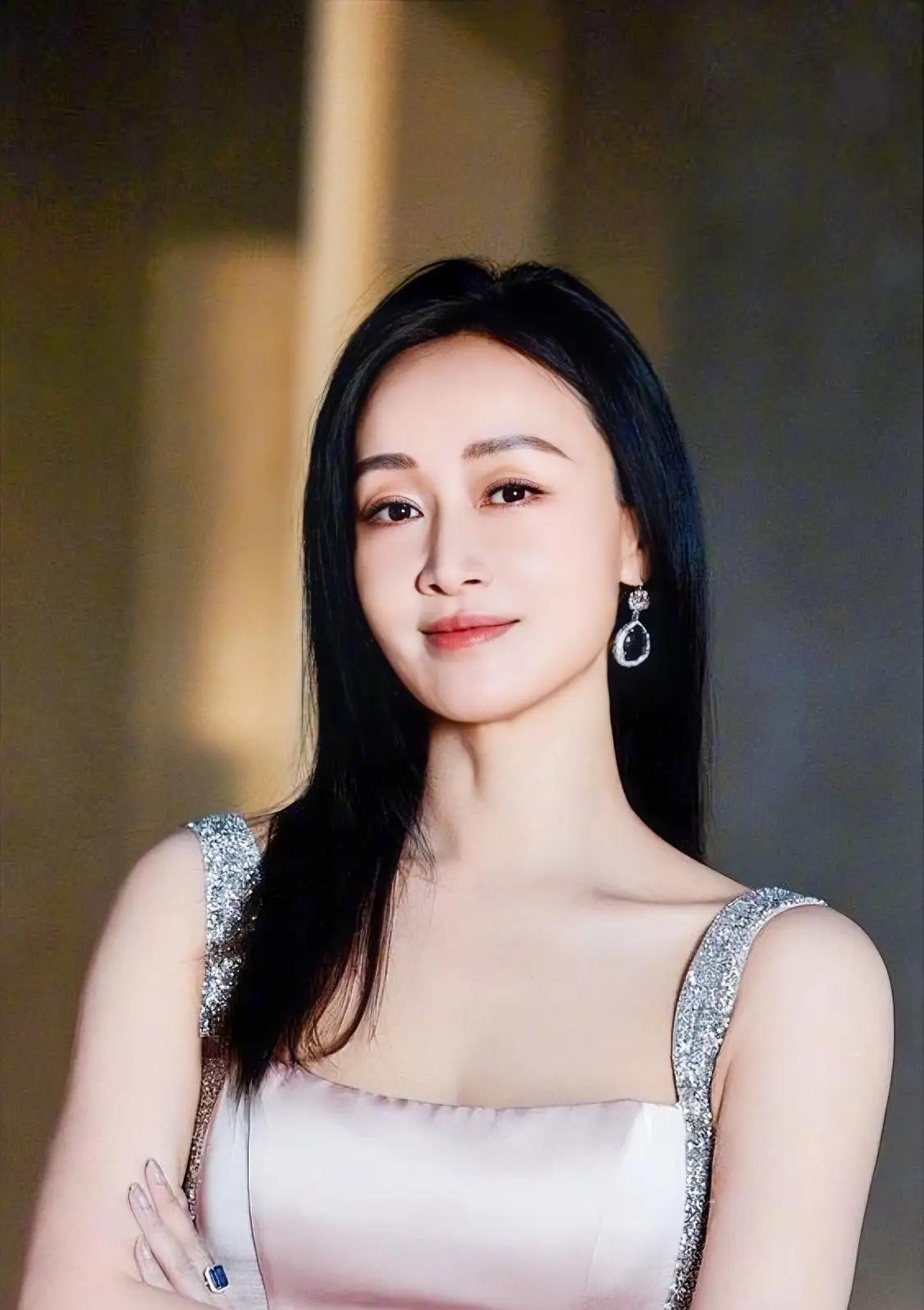 芒果台惹错人了！赵子琪只是不红，可她根本不是“软柿子”。早年她就凭一身硬气