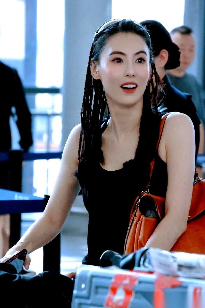 梁朝伟出来给老婆打圆场，周星驰居然也来了，我跟你说，这节目水深着呢。都以为刘嘉