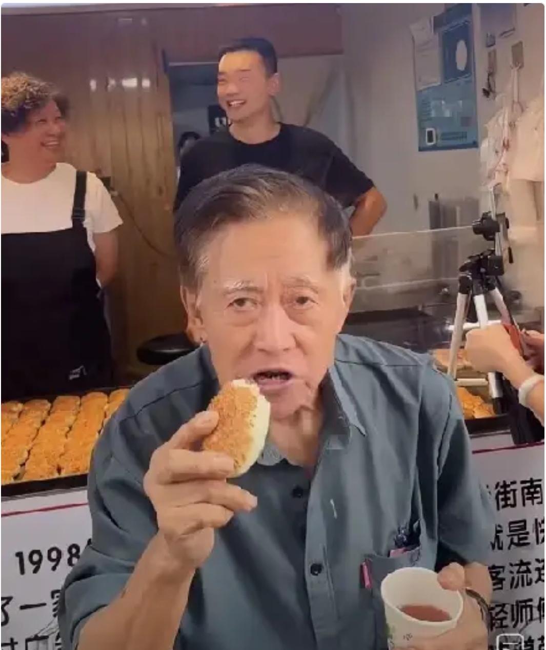 上海建工爷叔，从购买上海建工股票被深套的故事开始，引发社会对其关注和同情！再由于