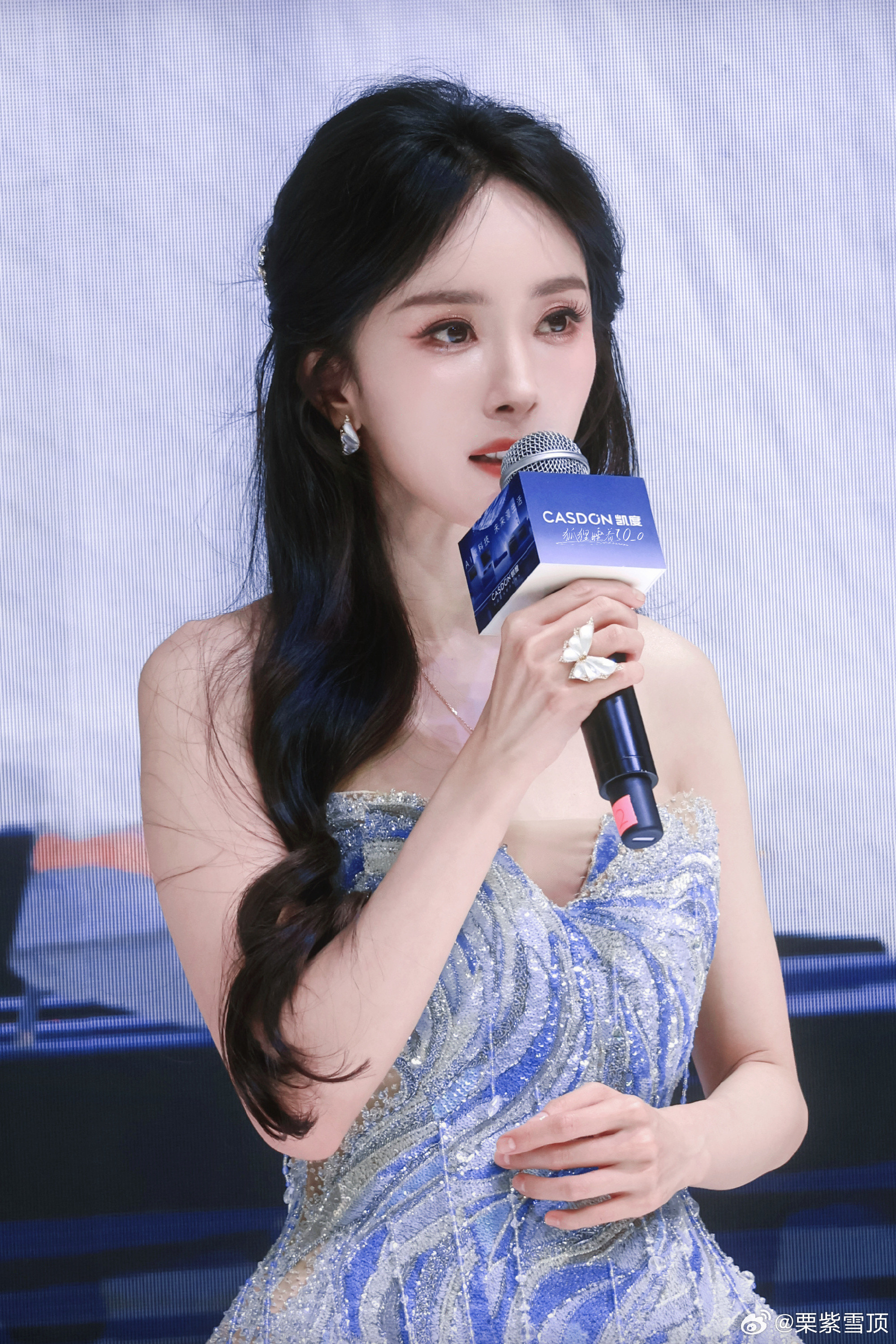 杨幂2025商业效能评估断层蜜蜂们请狠狠骄傲啊美幂每次一营业都是当头像的存在，