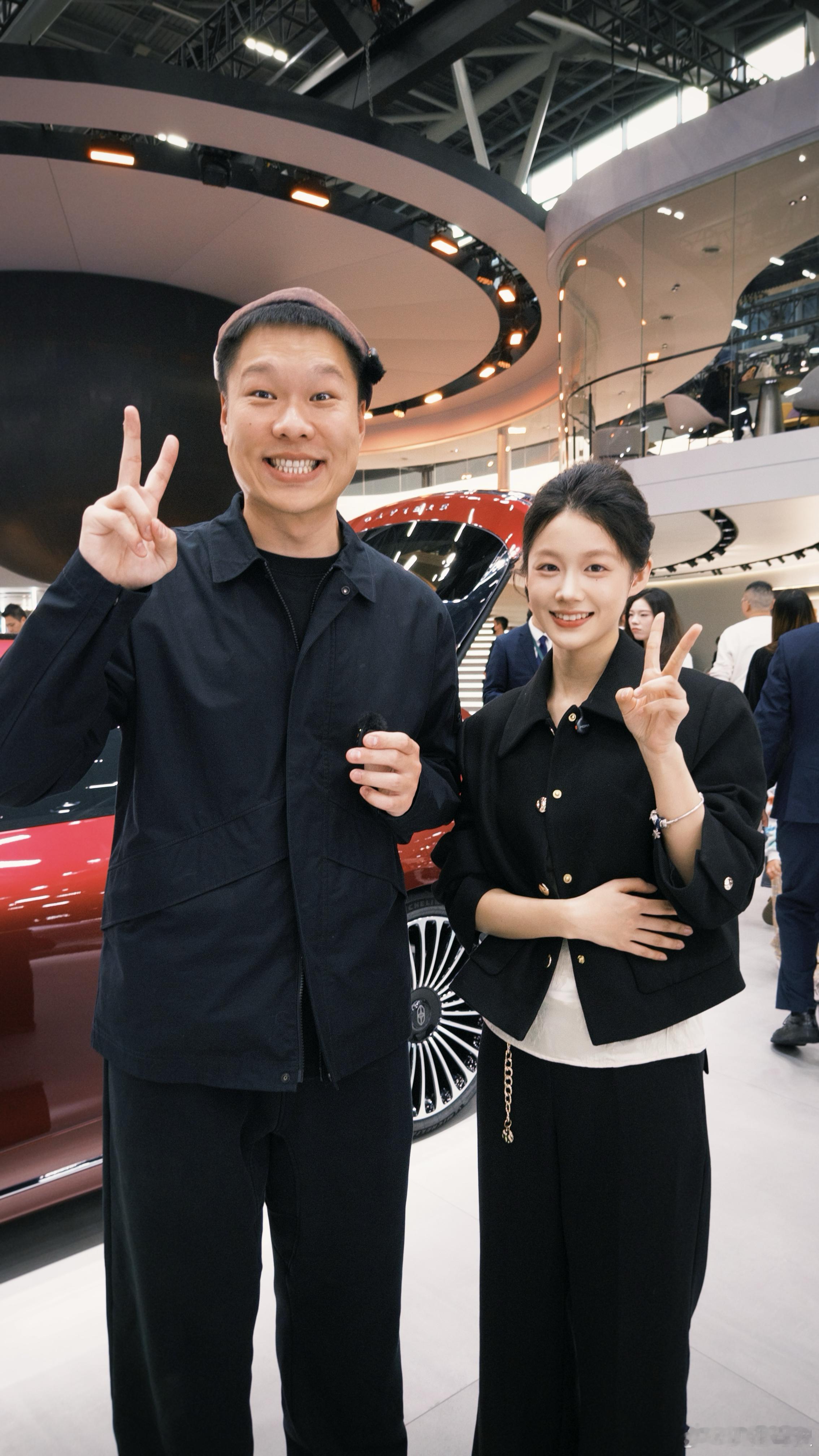 翻到前几天跟前辈们的合影快快集齐18张