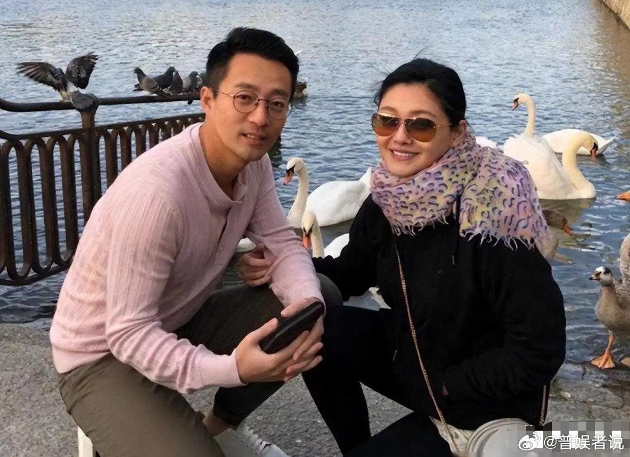 其实大S很早以前就看清汪小菲了，她曾在一档节目中和汪小菲吃饭时就当面对他说，“可