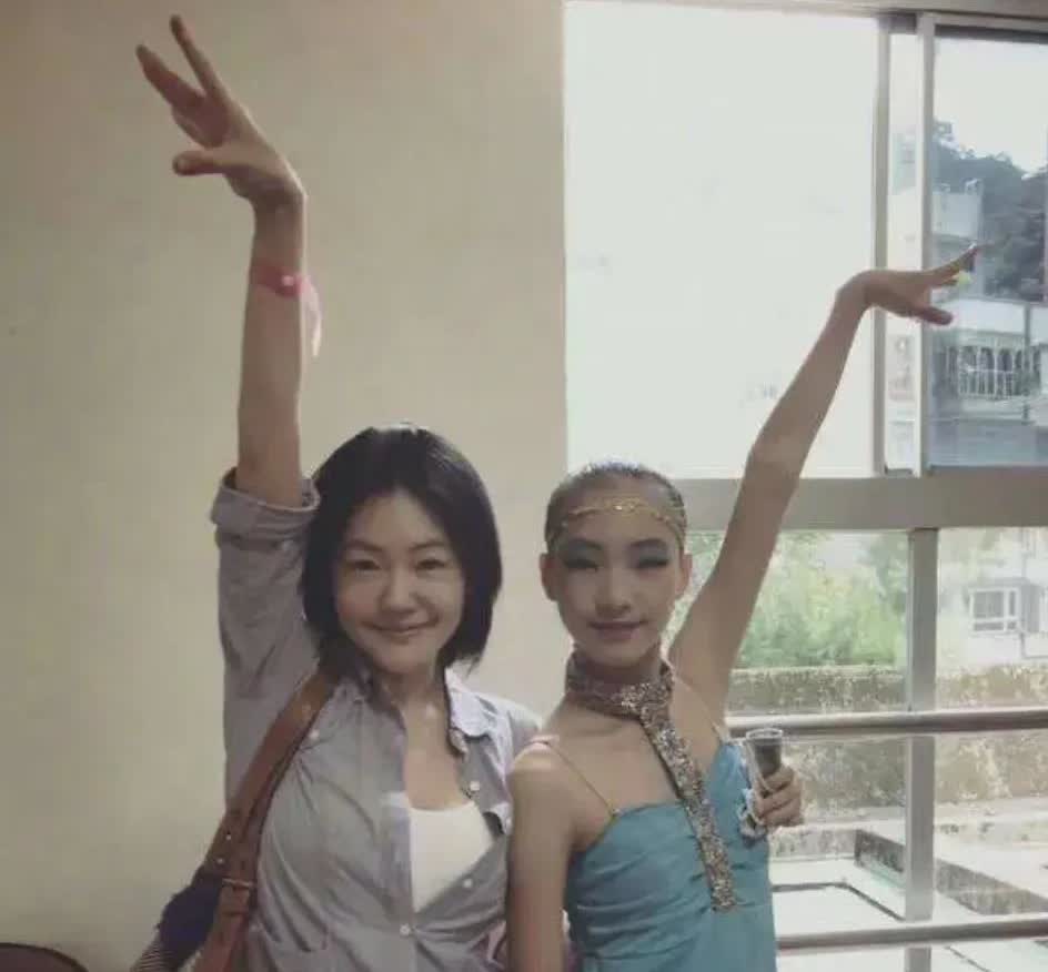 令我吃惊的汪小菲直播时说他们家女儿那么大了才开始学钢琴，小玥儿都11岁了，竟