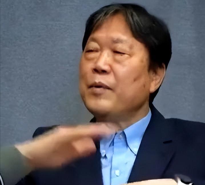 这个韩国专家他表示，如果美国把所有军事力量都集结起来去攻打中国，就算是11艘航母