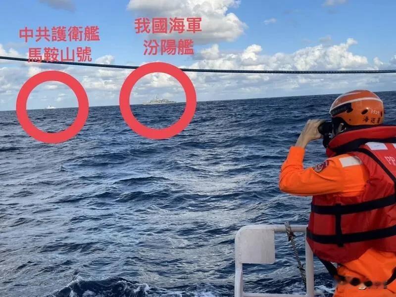 根据绿营今早的报道，台军“班超”舰于30日凌晨3时锁定解放军“乌鲁木齐”舰，两艘