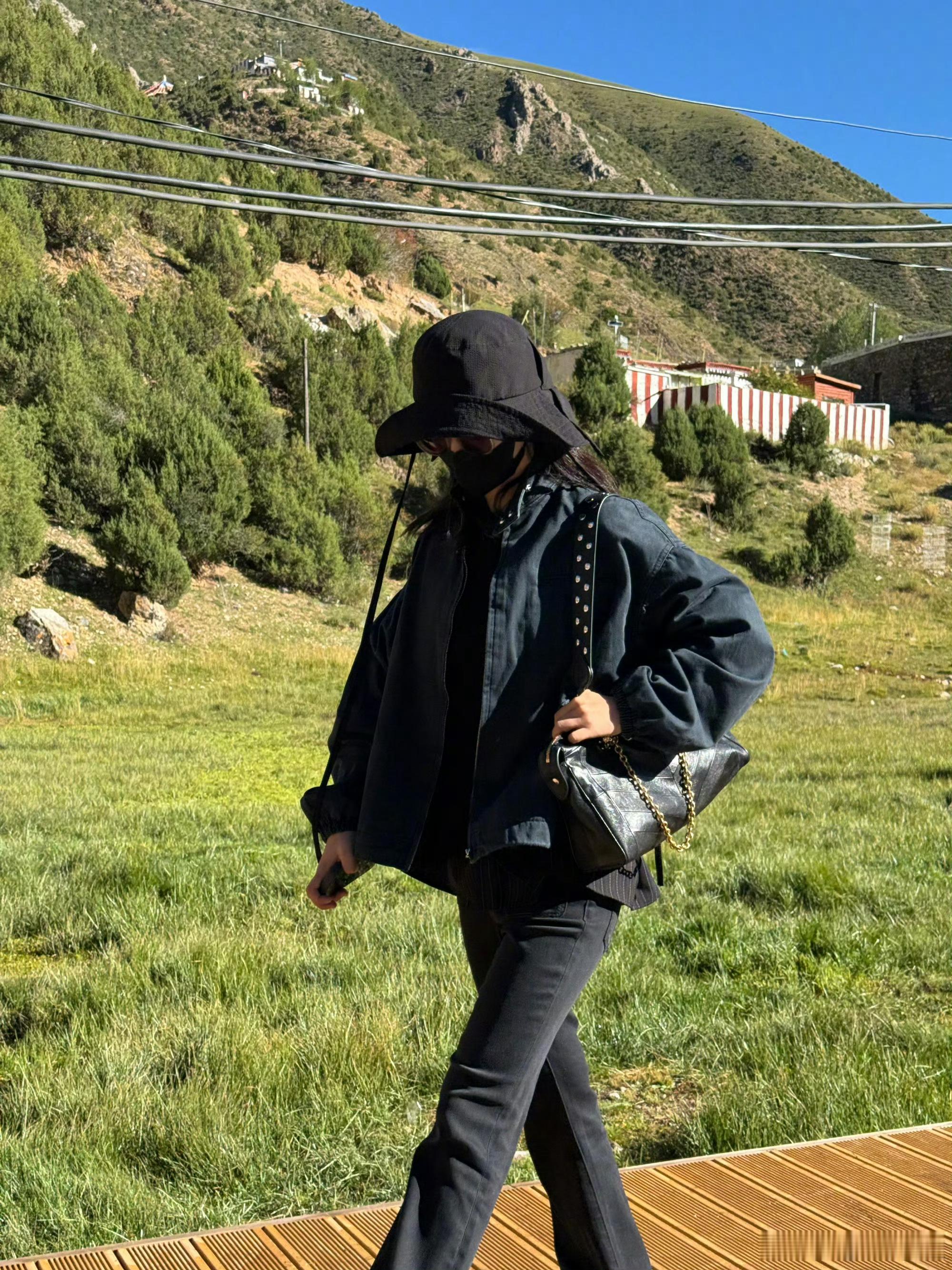 跟着杨紫溜哒手上的月饼归我了​​​