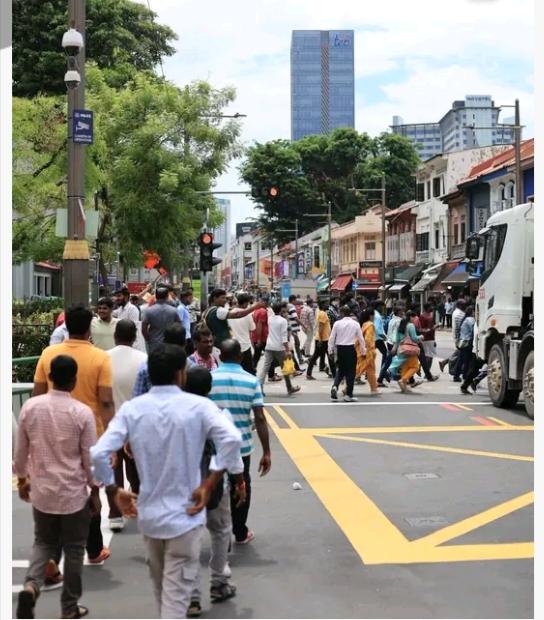 新加坡看来是真的着急了，在6月7日，新加坡还特意搬出两位部长为在新加坡的印度人站