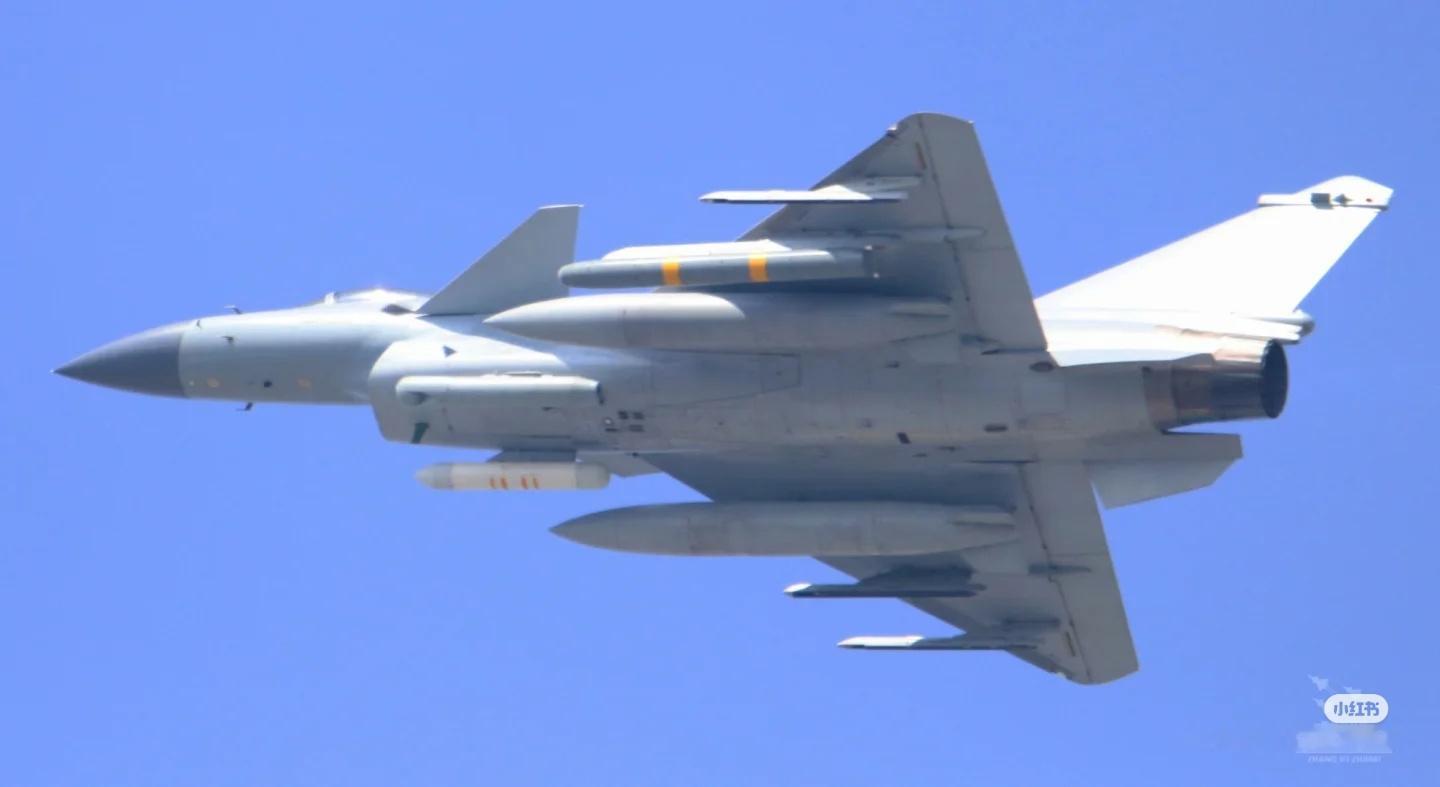 J-10挂弹合集。​​​