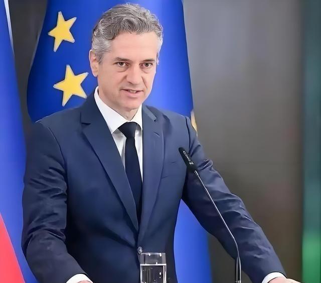 比利时首相曾经说：“人人都想加入欧盟，没人想加入中国。美国的任何邻国都不会说想加