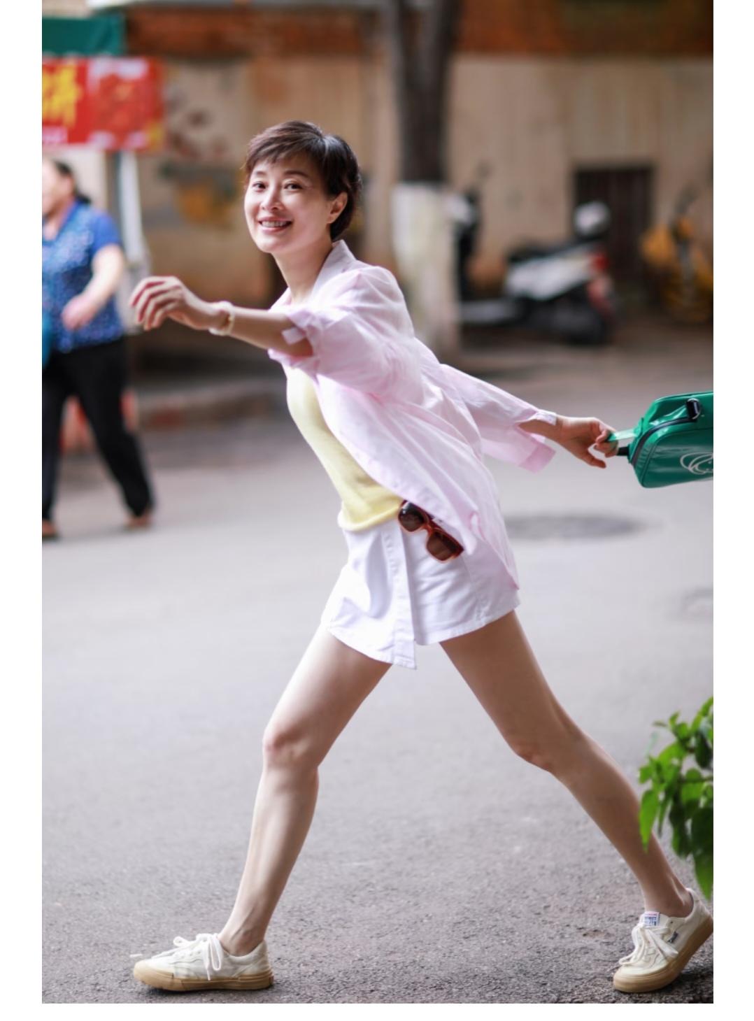 吴越，年轻时，没get你的美，现在竟然是女性中我最爱的样子。