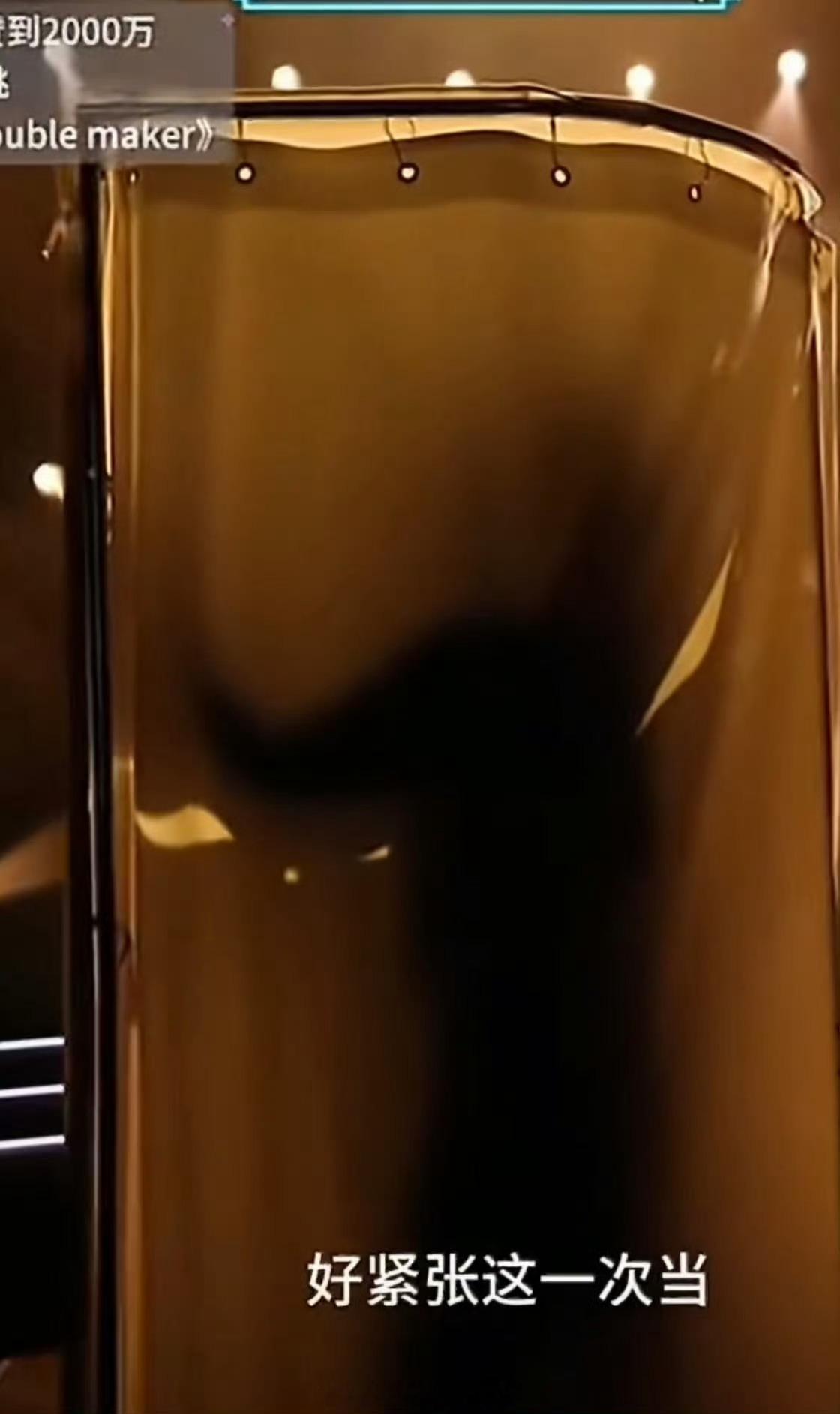 冯提莫直播间换装被封这种直播肯定会被当做擦边给封掉的啊，好家伙，真的都是在封禁