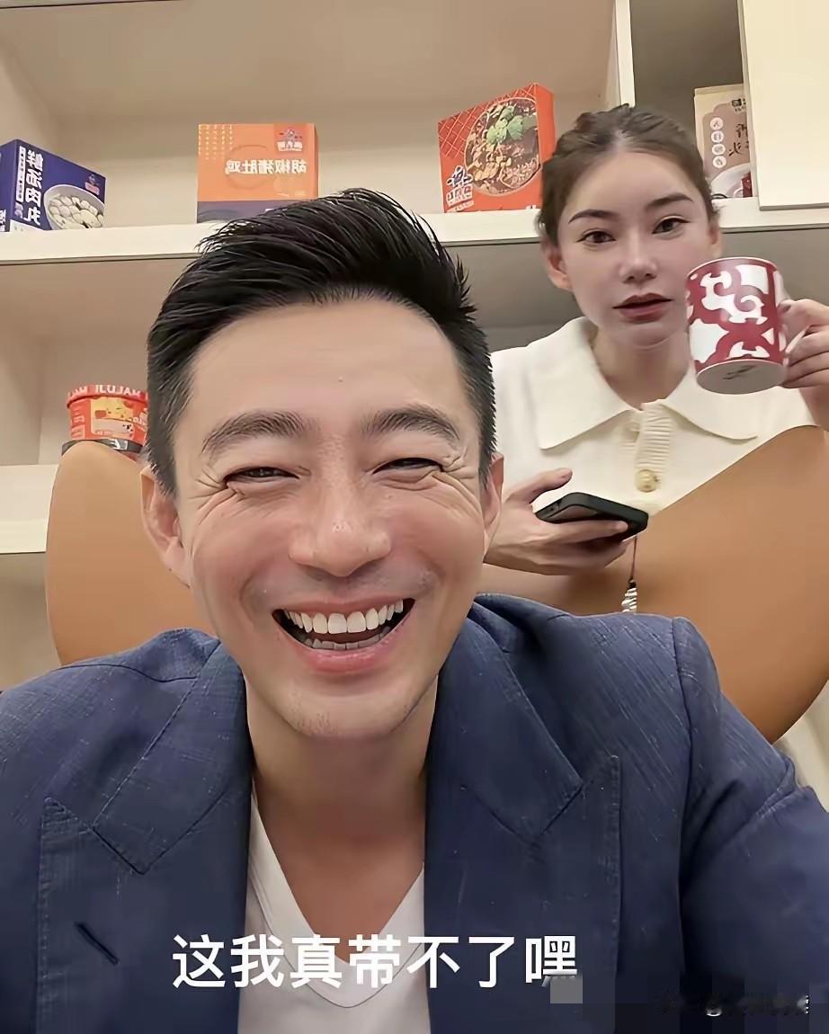 哈哈哈平平淡淡才是真回到湾湾的汪小菲真开心直播时笑成了一朵菊花足以看