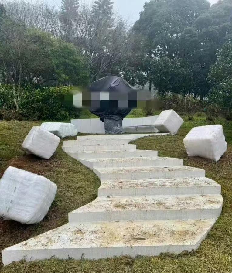 他们不是在等真相，是在等大S‘死’。把具俊晔的艺术展品，硬拗成‘祭奠亡妻’的雕