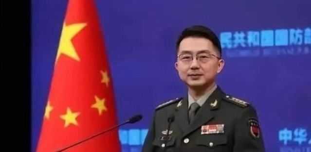 国防部已明确发出通知，凡家中有年满18周岁男性青年的家庭，以及青年本人，都须高度