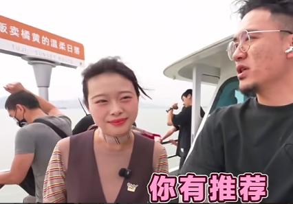 馆长船上的导游小姐姐是“卧底”？事情是这样的，11月2号馆长团队在厦门包了个船