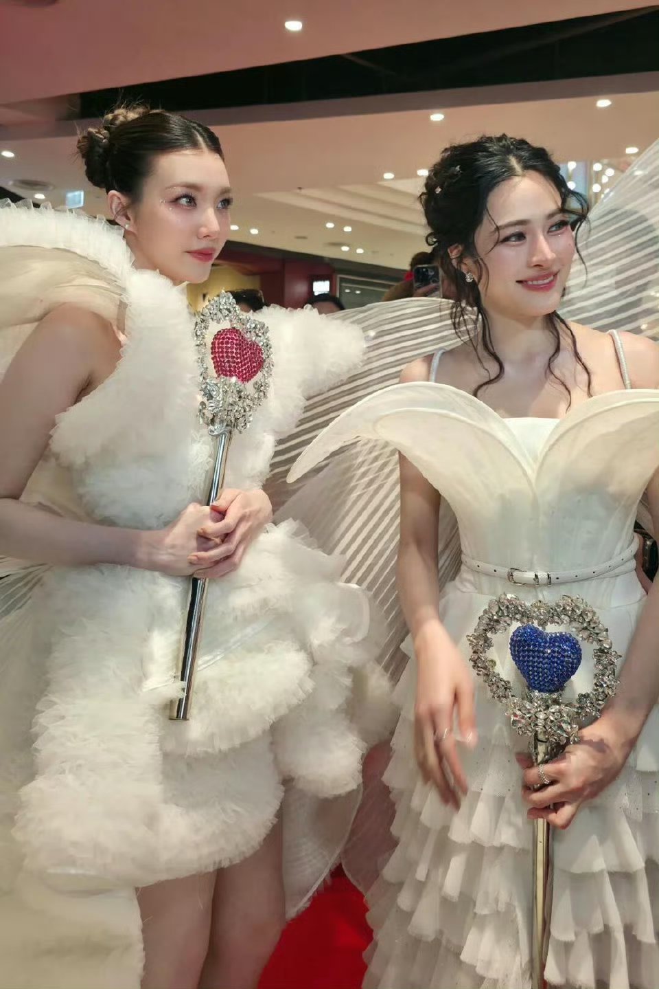 邝玲玲、orm今天的活动造型look