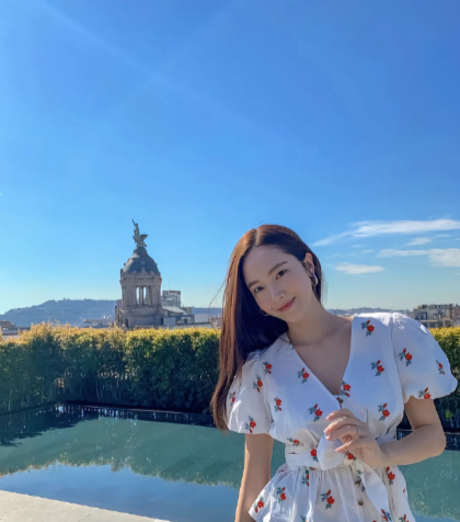 好喜欢这种早期复古感，每个人都穿着自己的私服，素面朝天也很好看的在舞台上随便扭