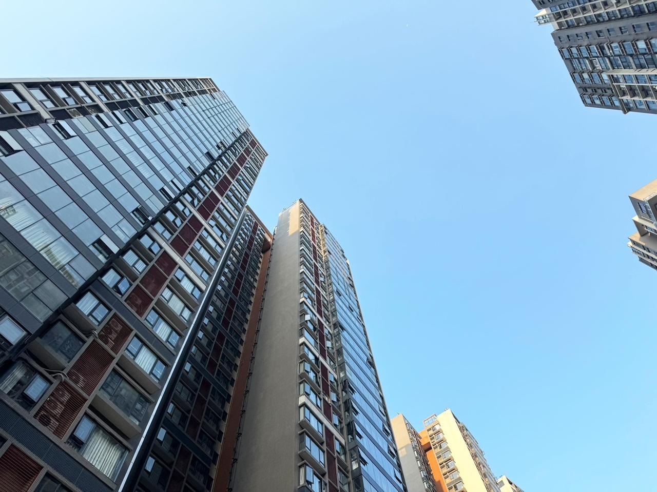 一念之差！卖房时想多赚10万，结果亏了20万！想起卖房这事，朋友钱珊珊后悔得