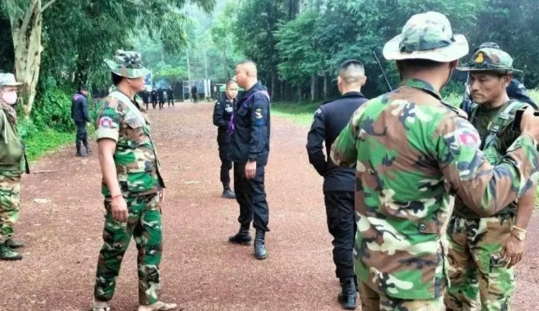 泰国军队派人进入柬埔寨领土，试图设立佛像，之后遭柬埔寨军队阻止，引发短暂对峙！7