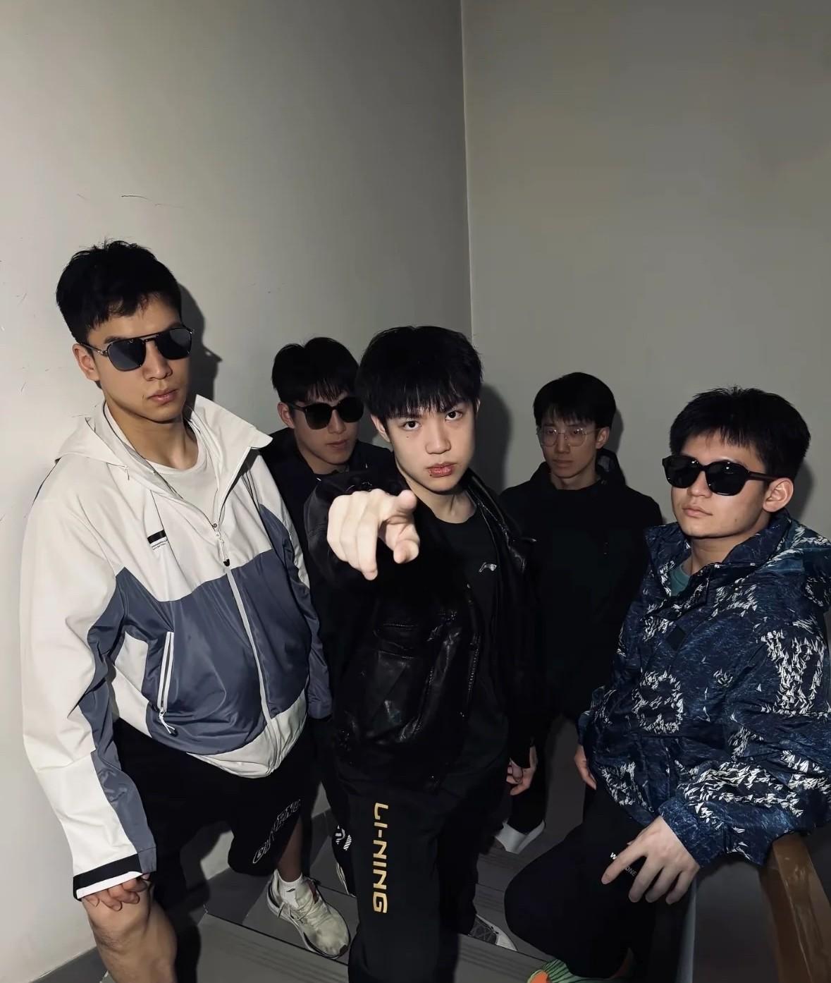头哥休整，18岁的温瑞博居然已经能够拿上瑞典大满贯邀请卡，而黄友政还需要继续流浪