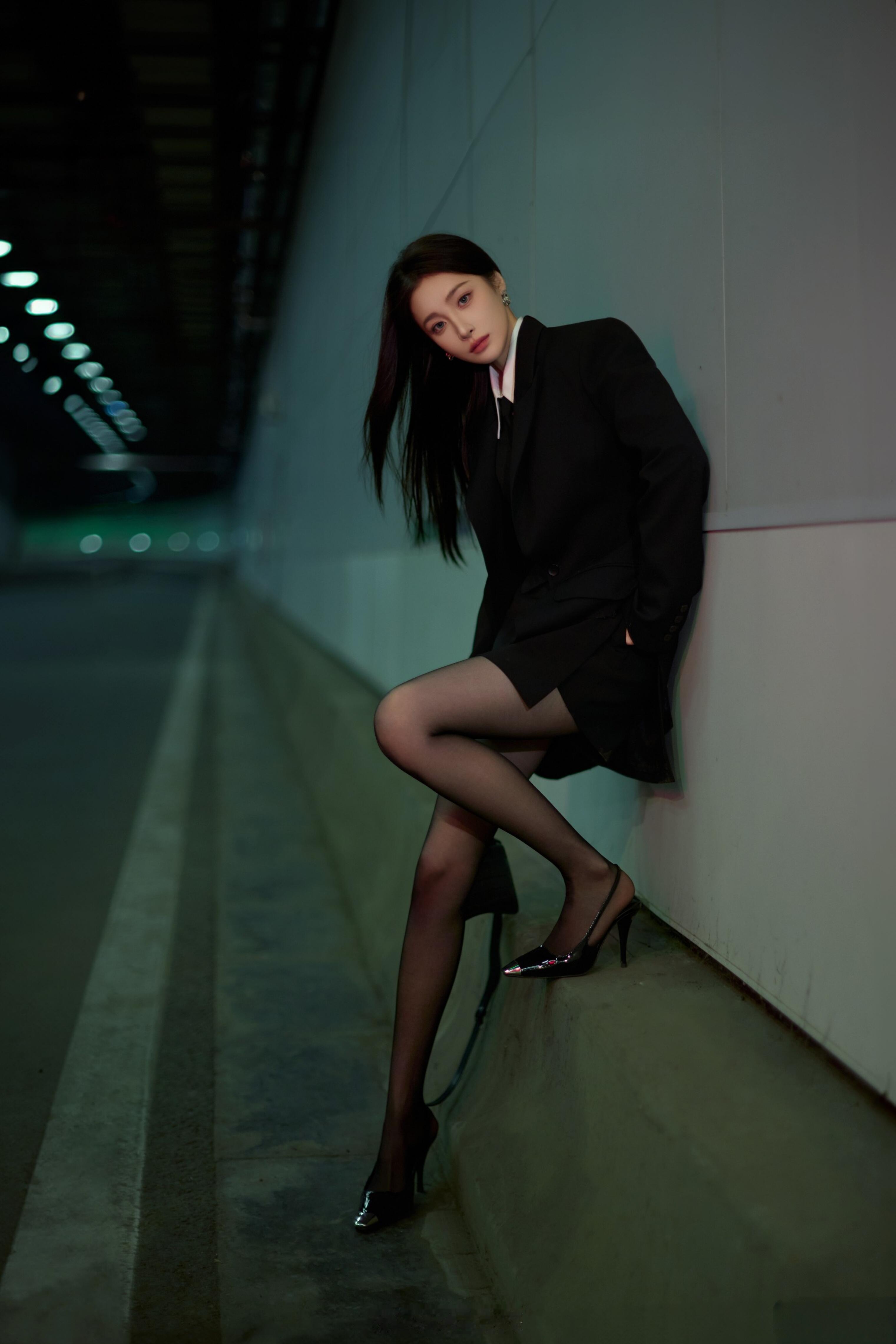 隆妮黑丝美腿​​​
